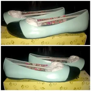 NIB Oh flats blue and black patent leather size 9.5 cap toe comfort flats