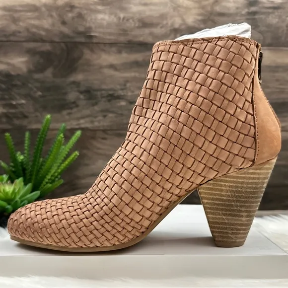 NIB Sbicca Parkman Woven Leather Cone Heel Shooties Ankle Booties Boots Tan 8