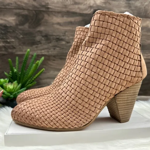 NIB Sbicca Parkman Woven Leather Cone Heel Shooties Ankle Booties Boots Tan 8