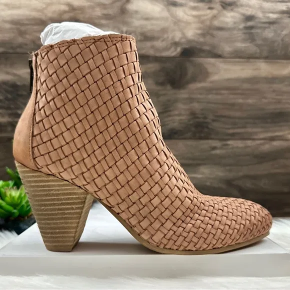 NIB Sbicca Parkman Woven Leather Cone Heel Shooties Ankle Booties Boots Tan 8