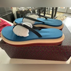 NiB Tory Burch Thong Sandals
