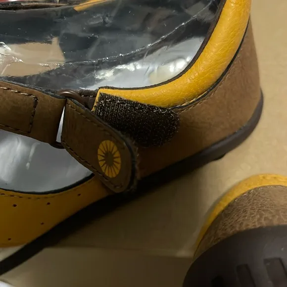 NIB- UGG - children’s 10 &amp; 12
