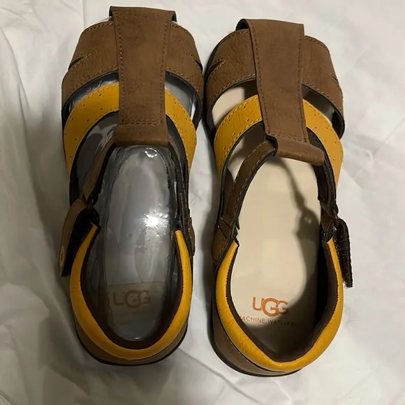 NIB- UGG - children’s 10 &amp; 12