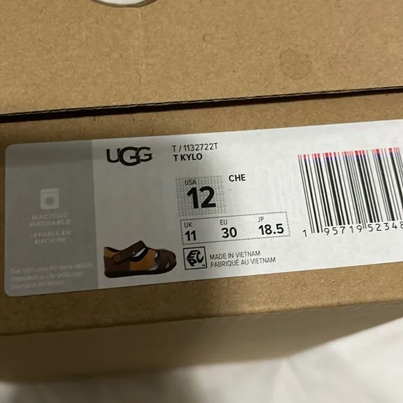 NIB- UGG - children’s 10 &amp; 12