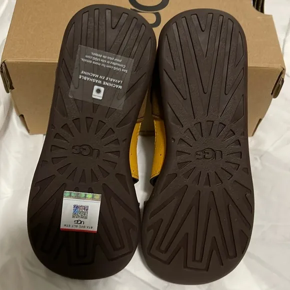 NIB- UGG - children’s 10 &amp; 12