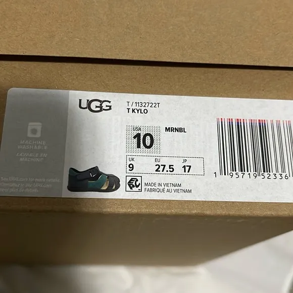 NIB- UGG - toddler 10 &amp; 12