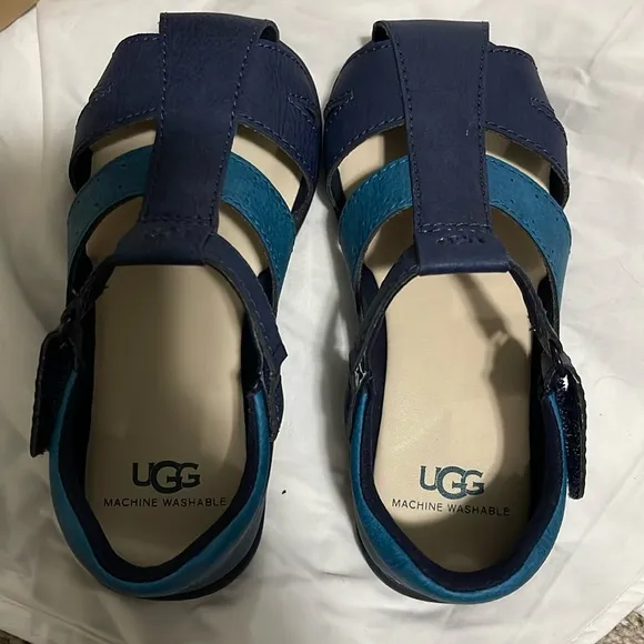 NIB- UGG - toddler 10 &amp; 12