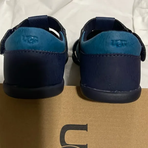 NIB- UGG - toddler 10 &amp; 12
