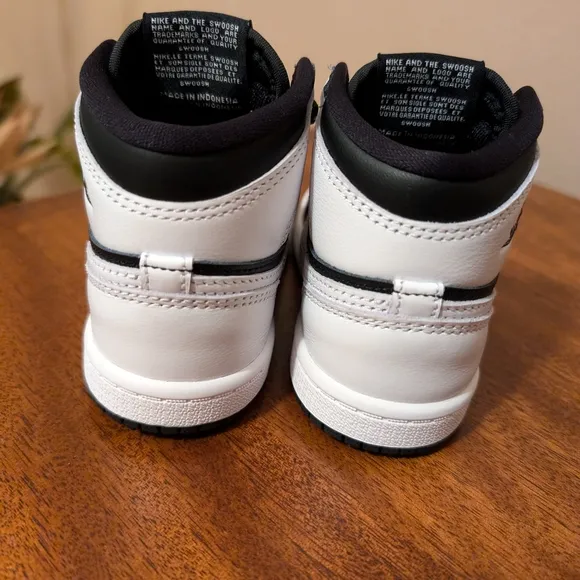 Nike Air Jordan 1 Mid Panda