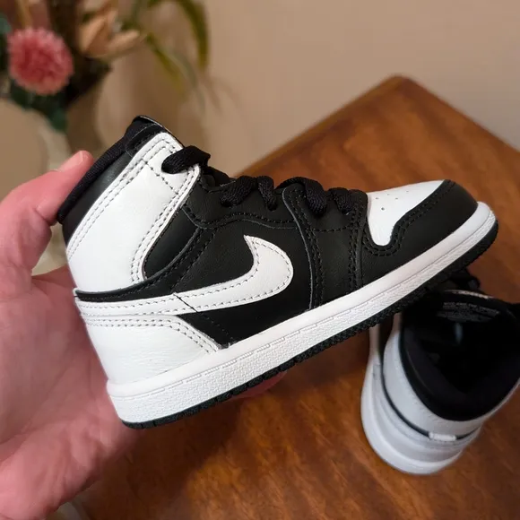 Nike Air Jordan 1 Mid Panda