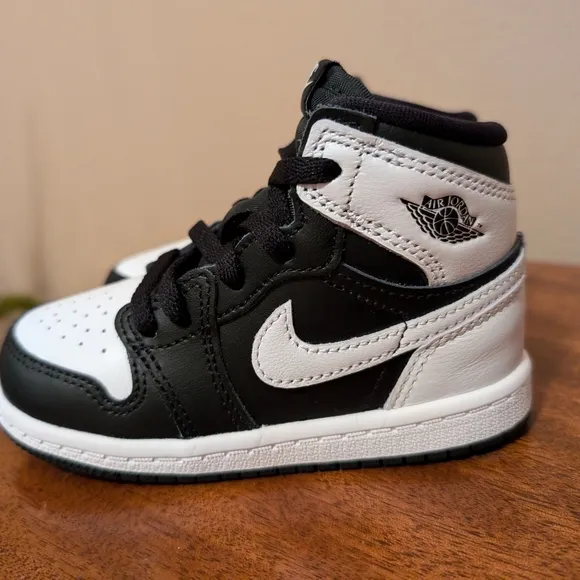 Nike Air Jordan 1 Mid Panda