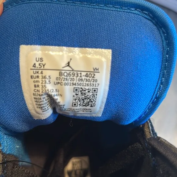 Nike Air Jordan 1 Mid signal Blue , 4.5Y , very Minty , $55
