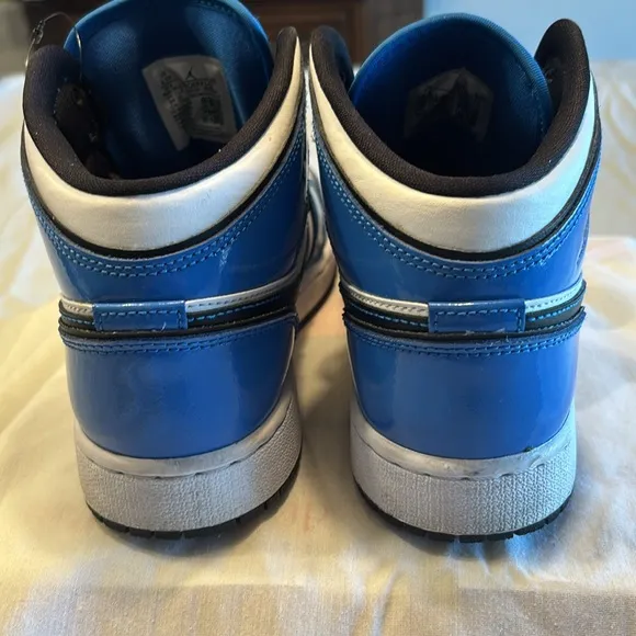 Nike Air Jordan 1 Mid signal Blue , 4.5Y , very Minty , $55