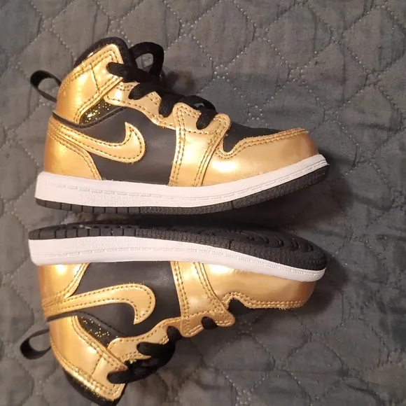 Nike Air Jordan 1, Toddler Size 7c, Black and Gold