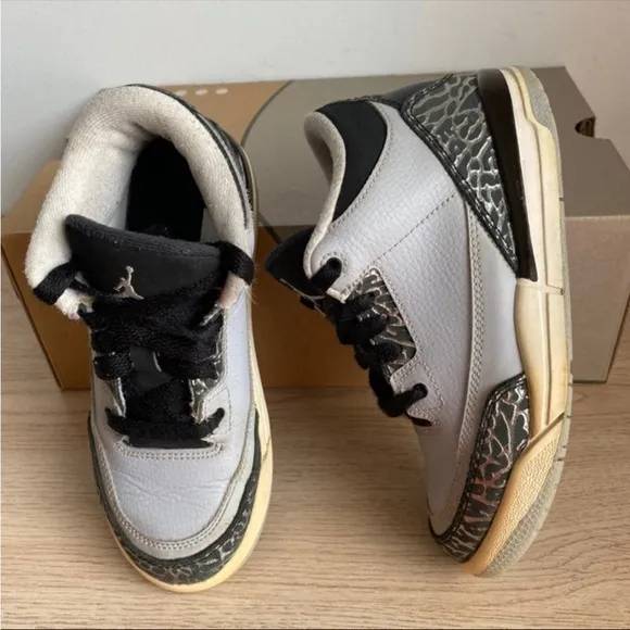 Nike Air Jordan 3 Wolf Grey Kids Sneakers-SZ 1 Y