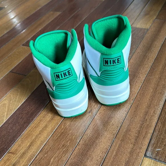 Nike Air Jordan White and Green High-Tops Never worn Size 4Y