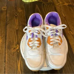 Nike Air Kids White and Purple Sneakers Pre Loved