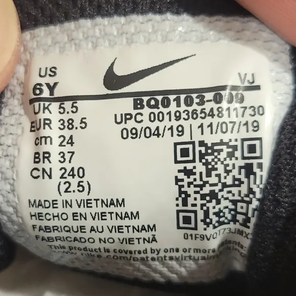Nike Air Max Kids 270 React Low Black/White BQ0103 009 size 6Y