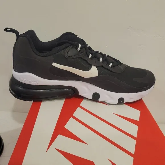 Nike Air Max Kids 270 React Low Black/White BQ0103 009 size 6Y