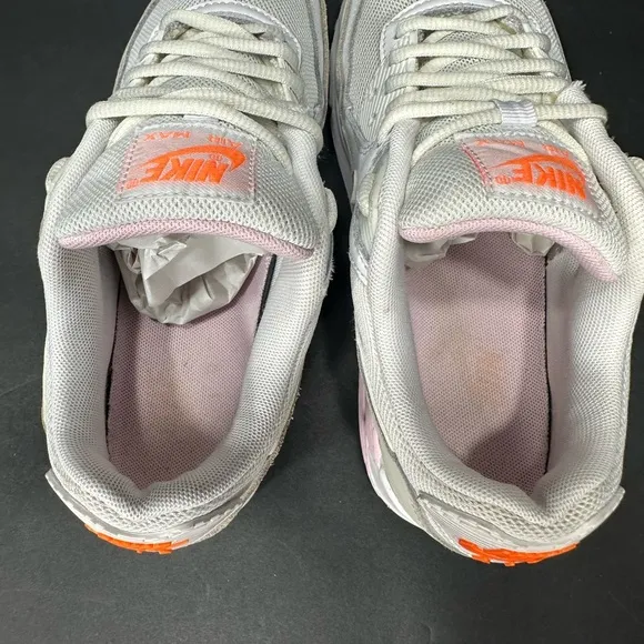 Nike Air Max White Sneakers Women’s size 6.5 pre owned Exellent condition.