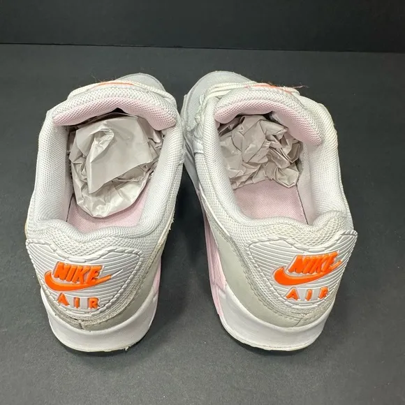 Nike Air Max White Sneakers Women’s size 6.5 pre owned Exellent condition.