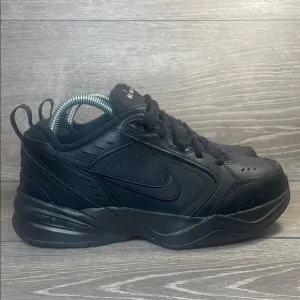 Nike Air Monarch IV (4E) Triple Black Men’s Sz 6.5 Extra-Wide Comfort Sneakers