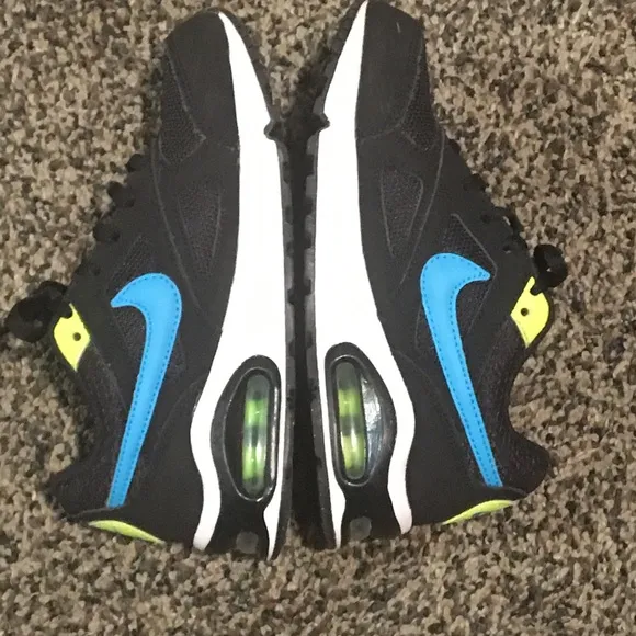 Nike Boys Airmax IVO Trainers Sneakers