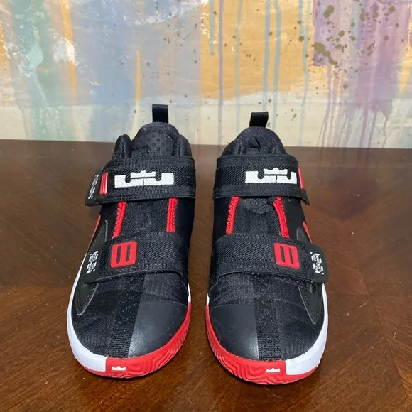 Nike Boys LeBron Soldier XIII Black Red White AR7586-003 size 1Y