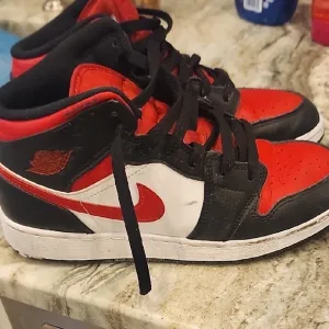 Nike Jordan, Size 7Y, Black Red Sneakers