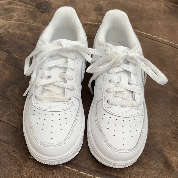 Nike Kids’ Air Force 1 LE White Size 13 Very Nice!
