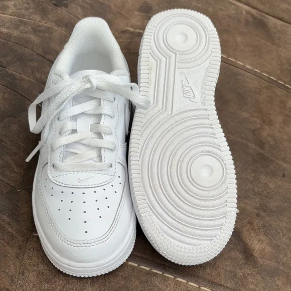 Nike Kids’ Air Force 1 LE White Size 13 Very Nice!