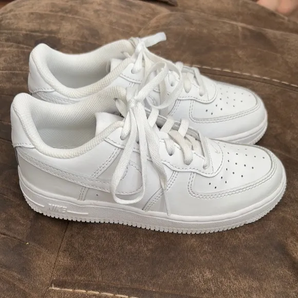 Nike Kids’ Air Force 1 LE White Size 13 Very Nice!