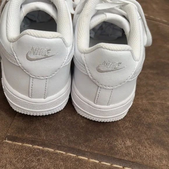 Nike Kids’ Air Force 1 LE White Size 13 Very Nice!