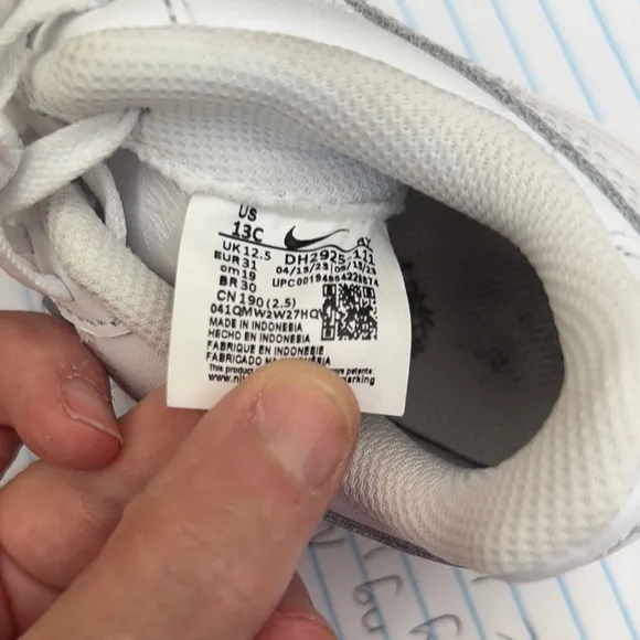 Nike Kids’ Air Force 1 LE White Size 13 Very Nice!