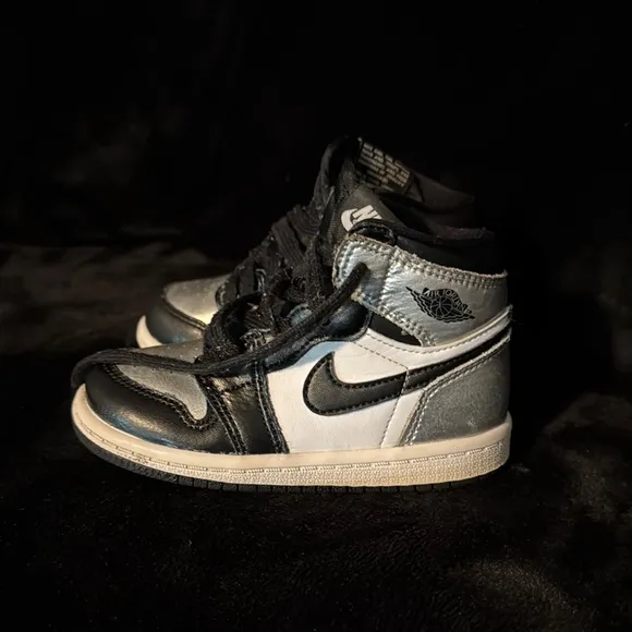 Nike Kids Black and Silver Sneakers
