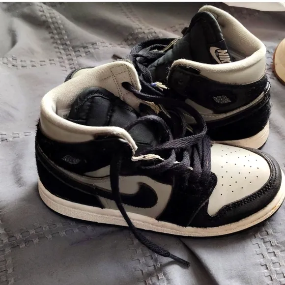 Nike Kids Black and White Sneakers