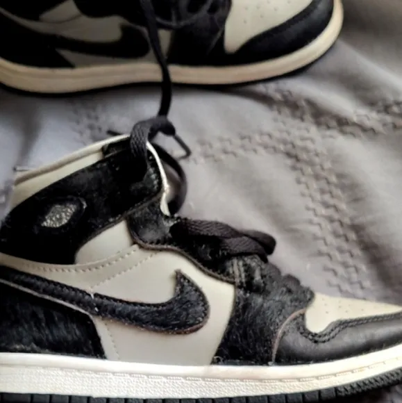 Nike Kids Black and White Sneakers