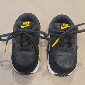Nike Kids Black and Yellow Sneakers