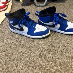 Nike Kids Blue and Black Sneakers