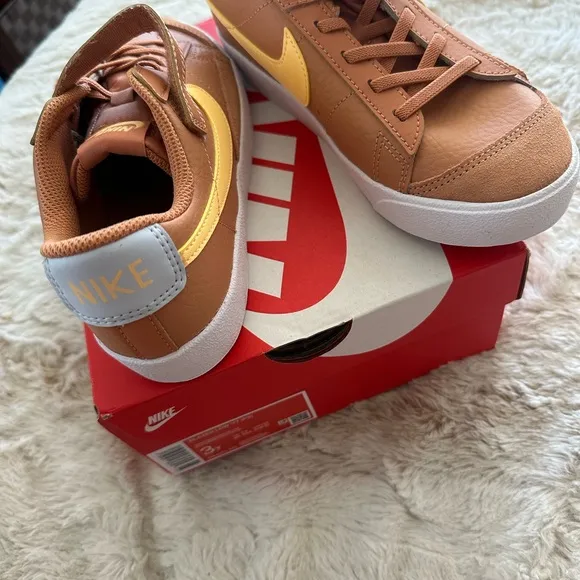 Nike Kids Brown and Yellow Sneakers Y3