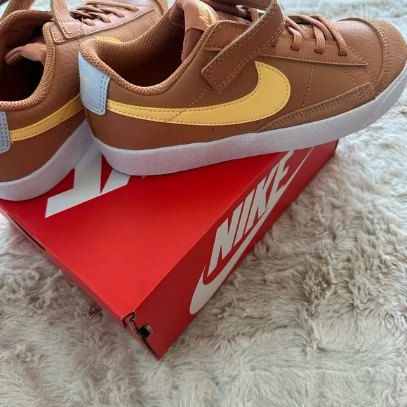 Nike Kids Brown and Yellow Sneakers Y3
