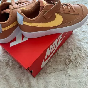 Nike Kids Brown and Yellow Sneakers Y3