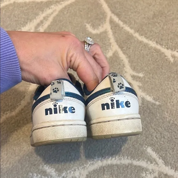 Nike Kids Court borough low White and Blue Sneakers