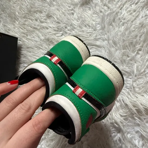 Nike Kids Green and Black Sneakers