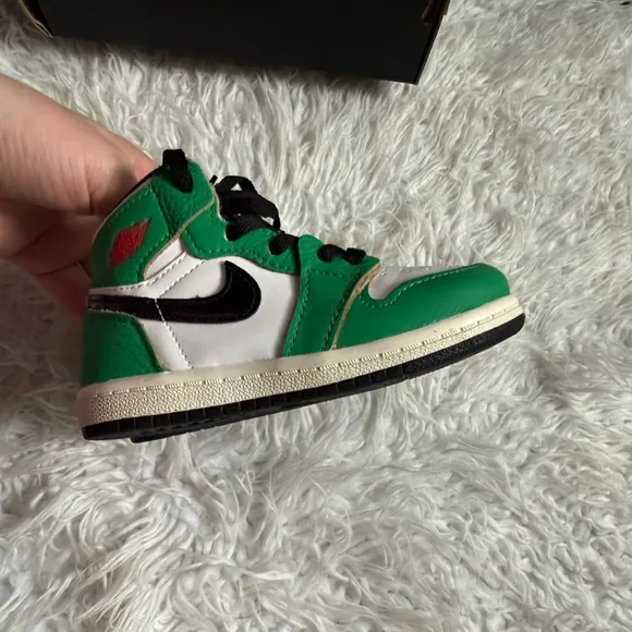 Nike Kids Green and Black Sneakers