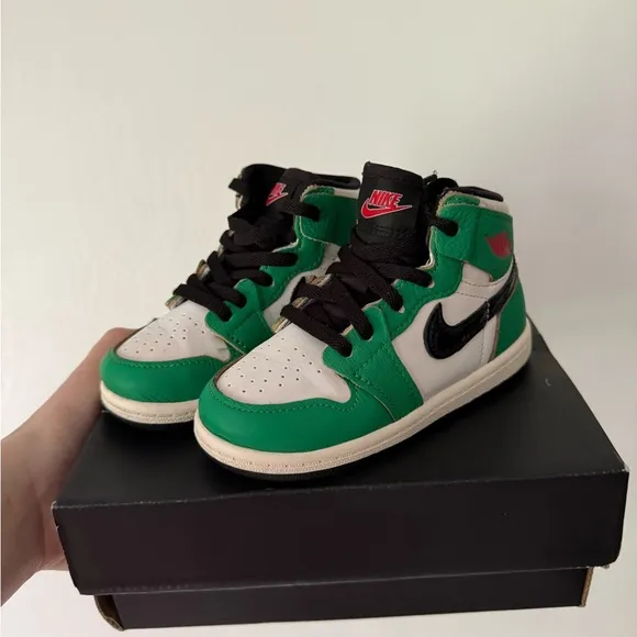 Nike Kids Green and Black Sneakers