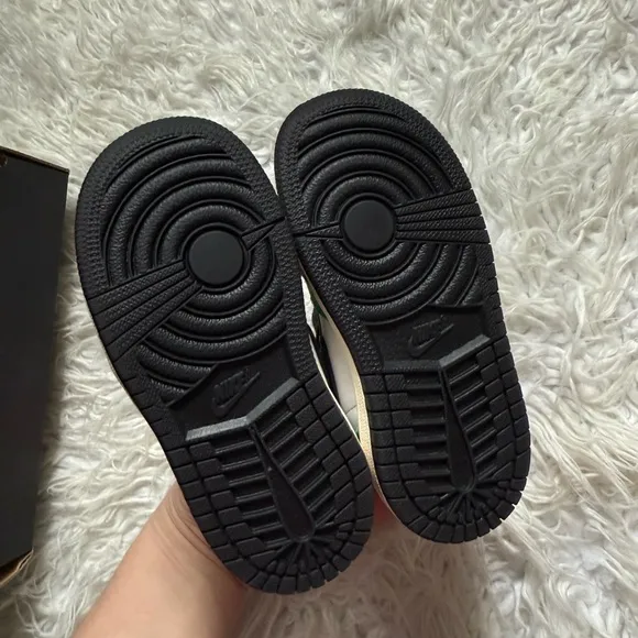 Nike Kids Green and Black Sneakers