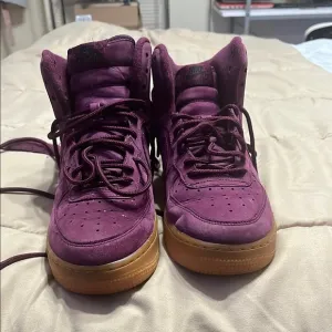 Nike Kids Sneakers in  Burgundy and Brown