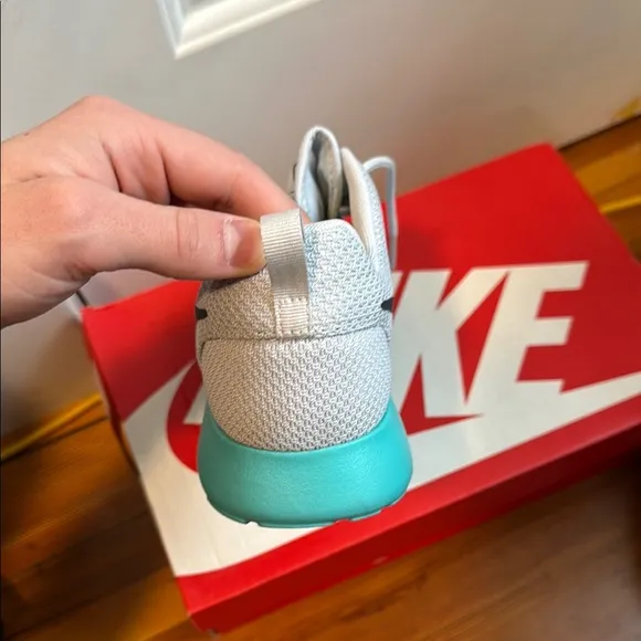 Nike Kids' White and Teal Sneakers Calypso Roshe Runs