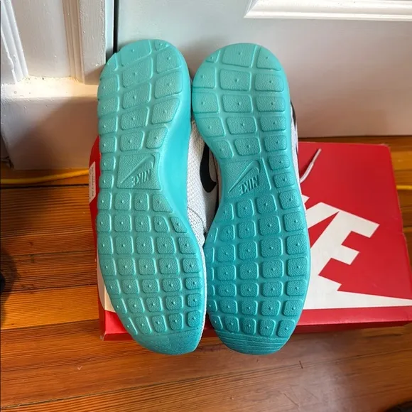 Nike Kids' White and Teal Sneakers Calypso Roshe Runs